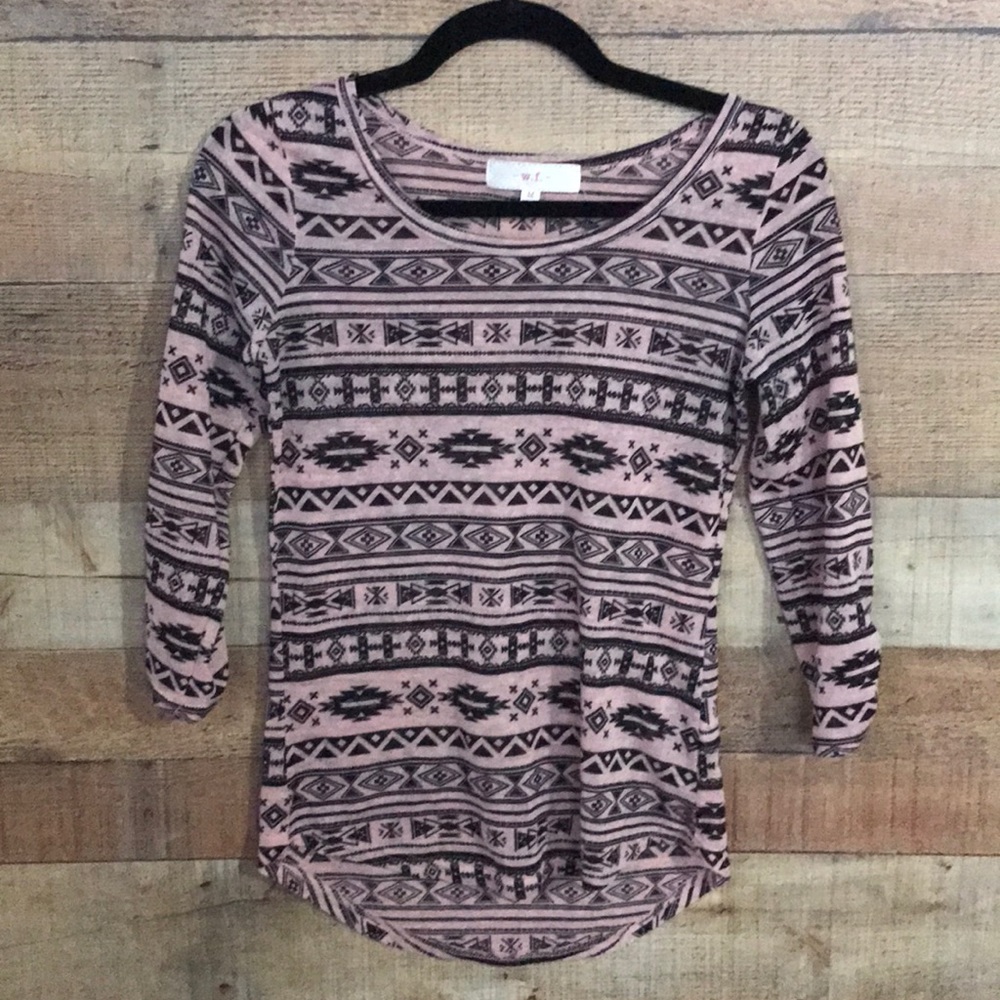 Lightweight 3/4 length sleeved top